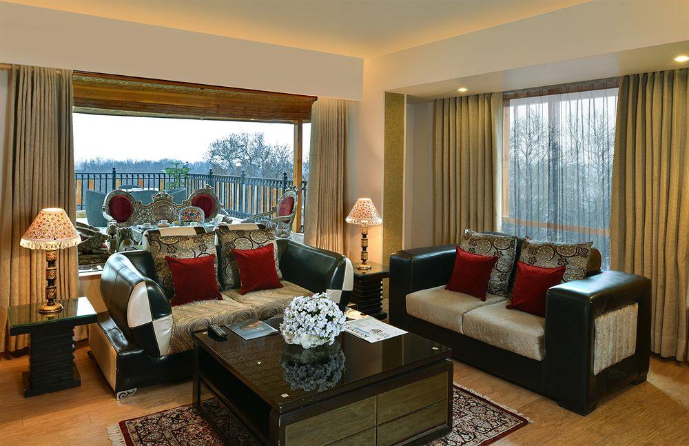 Отель Golden Tulip Srinagar Экстерьер фото