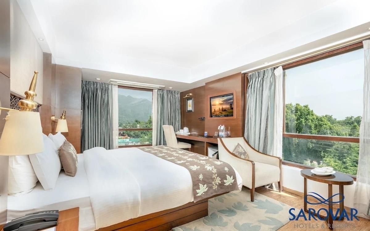 Отель Golden Tulip Srinagar Экстерьер фото