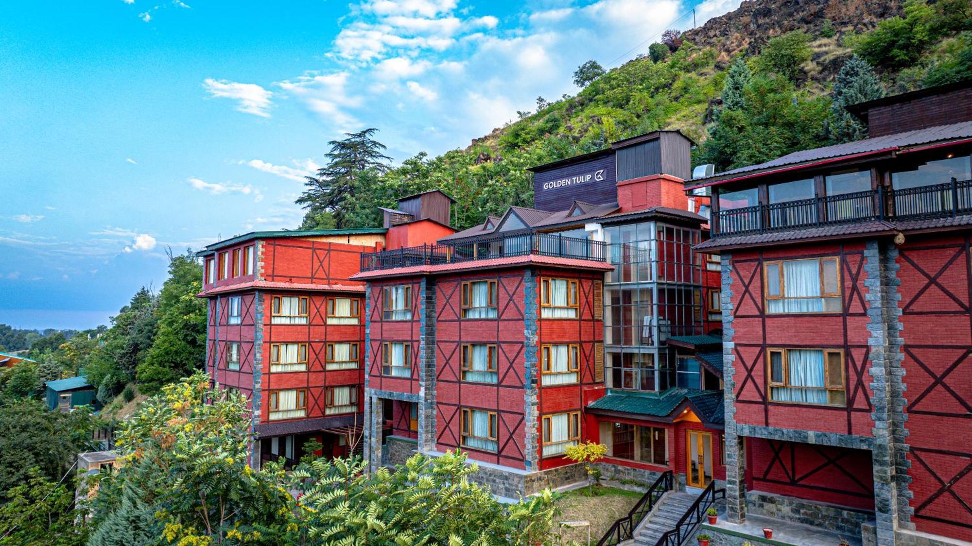 Отель Golden Tulip Srinagar Экстерьер фото